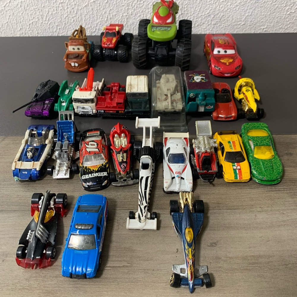 GREAT LOT - 25 Vintage Hotwheels Cars 1970s-2000 S- AMAZING